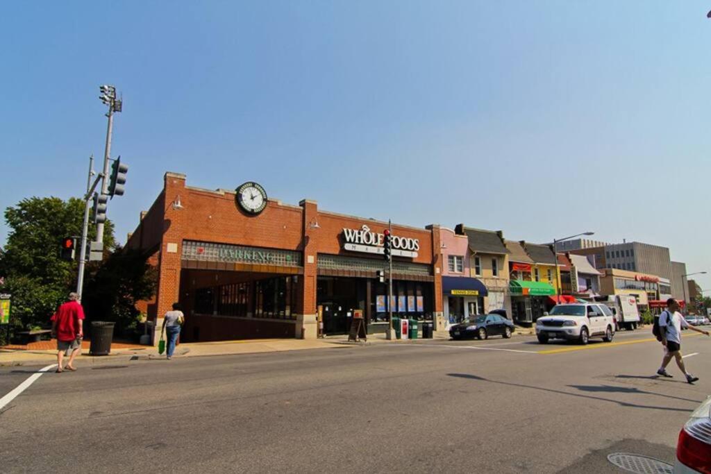 Glover Park/georgetown Oasis With Parking *